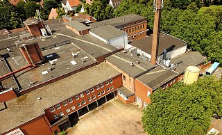 Viel Fläche: Die ehemalige Fleisch- und Wurstwarenfabrik von Marten steht seit vielen Jahren leer. Eine Immobilienfirma von Tönnies hat das Areal Anfang 2021 gekauft. - Andreas Frücht