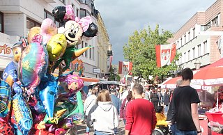 Das Huxori-Stadtfest hat sich in der Reihe der Sonntagsöffnungen in Höxter etabliert. Zu Landesgartenschau sollen drei weitere Sonntagsöffnungen dazu kommen. - Burkhard Battran