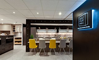Das Trainingcenter in Burnley bei Manchester wurde während der Corona-Zwangspause modern erweitert und um eine neue Ausstellung ergänzt. - Bauformat