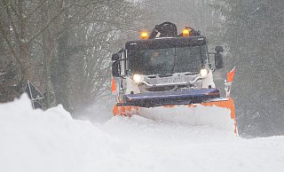 Eigentlich ist Schnee doch mehr Last als Freude. Zum Weihnachtsfest braucht ihn im Grunde niemand. - dpa