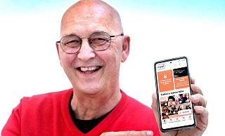 Karl-Heinz Tietze stellt die App Meet5 vor. Er organisiert Treffen im Kreis Gütersloh. - Andreas Frücht