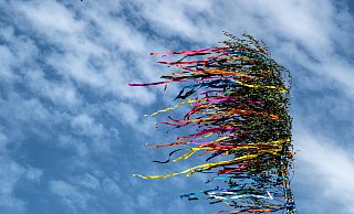 Der Maibaum gehört für viele zum Beginn des Wonnemonats dazu. In vielen Kommunen in OWL wird er noch traditionell mit einem Fest aufgestellt. In der Übersicht verraten wir, wo. - Federico Gambarini