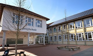 Die Spexarder Josefschule liegt im Winkel von Bruder- Konrad- und Lukasstraße. Derzeit wird sie, wie viele andere Gütersloher Grundschulen, für den Ausbau vorbereitet. - Andreas Frücht
