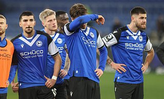 Frustration pur: Bei den Arminia-Profis hängen nach der dritten Niederlage in Folge die Köpfe. - Oliver Krato