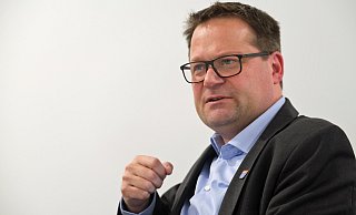 Angesichts der jüngsten Gewalt gegen Politiker treibt Bürgermeister Lars Bökenkröger die Sorge um die Zukunft der Demokratie um. - Thorsten Gödecker