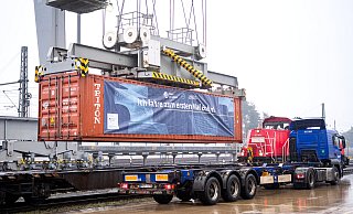 Von der Straße auf die Schiene: Das Projekt "Truck2Train" ist ein möglicher Ansatz. Wie viel mehr Güterverkehr das Schienennetz verträgt, ist allerdings fraglich. - dpa