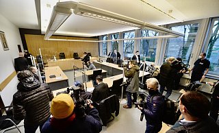 Aufgrund der Corona-Inzidenzzahlen und der grassierenden Omikron-Variante ist die Zahl der zugelassen Zuhörer auf zehn begrenzt. Auch nur 5 Presservertreter durften sich akkreditieren. - Wolfgang Wotke
