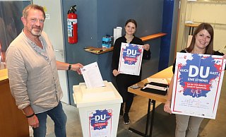Im AWO-Jugendzentrum Complex haben Jörg Wedderwelle (v. l.), Katrin Hartlieb und Vanessa Harring die U18-Wahl zur Bundestagswahl vorbereitet. - Birgit Guhlke
