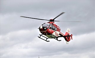 Ein Rettungshubschrauber brachte den Verletzten in eine Klinik. (Symbolbild) - David Schellenberg