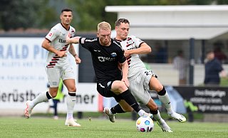 SCP-Akteur Kai Klefisch freut sich als gebürtiger Leverkusener ganz besonders auf das Pokal-Achtelfinale bei Bayer 04. Der 24-Jährige könnte es am Mittwoch wieder mit Florian Wirtz (r.) zu tun bekommen. - Imago Images
