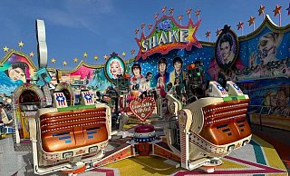 "The Real Shake" ist das erste Mal auf der Bielefelder Herbstkirmes und nichts für unruhige Mägen. - jprietzel