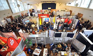 Auf der Ausbildungsplatzbörse in Bünde sind dieses Jahr mehr als 100 Unternehmen dabei. - Archivfoto: Thomas Klüter