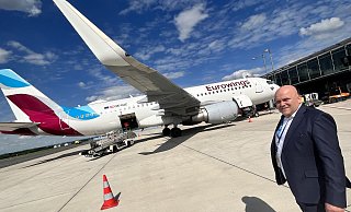 Roland Hüser, Geschäftsführer des Flughafens Paderborn/Lippstadt, spricht mit Airlines über neue Ziele für die kommenden Flugpläne. - Jens Reddeker