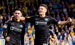 Florent Muslija (r.) war in der Hinrunde unumstritten der beste SCP-Spieler. Teamkollege Raphael Obermair konnte sich nach einem schwachen Saisonstart deutlich steigern. - picture alliance