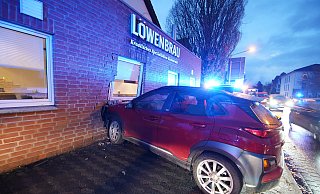 Bis zur Klärung der Stabilität musste der Wagen in der Wand verbleiben. - Gerald Dunkel