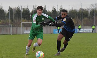 Ilias Illig (links) und der FC Gütersloh starten am 3. Januar wieder mit dem Training. - Jens Dünhölter