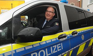 Die Polizeiwache Lübbecke ist für die Kommunen Lübbecke, Preußisch Oldendorf und Hüllhorst zuständig. Hier wird man Thomas Wiesinger auch häufiger im Streifenwagen sehen. Ihm ist es wichtig, in der Öffentlichkeit präsent zu sein. - Joern Spreen-Ledebur