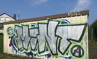 Unbekannte haben diese Garage in Kirchlengern besprüht. - Marco Biermann