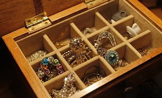 Die Diebe wollten die Dachrinne reinigen, allerdings entfernten sie andere Dinge aus dem HAus. - Pixabay