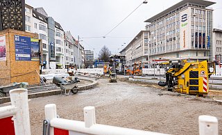 Die Jahnplatz-Baustelle kommt voran, hier die neue Einmündung des Niederwalls, der nur für Fahrräder frei sein wird, nicht für Autos. - Mike-Dennis Müller / www.mdm.photo