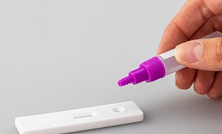 Zwei-Fach-Geimpfte müssen sich bald öfter testen lassen. - (Symbolbild): Pixabay