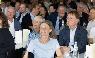 Fred Becker bei seiner Verabschiedung im Gebäude X der Universität, an seiner Seite seine Frau Cornelia Meurer-Becker, die als promovierte Mitarbeiterin an Beckers Lehrstuhl tätig ist. - Oliver Krato