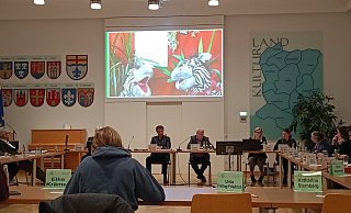 Zebras im Video: Im Jugendhilfeausschuss ging es um Finanzen, aber auch um Präventionsprojekte wie "Zebrastreifen" - eine Angebot für Eltern von Vorschul- und Grundschulkindern und den Elterntalk, bei dem man sich über Erziehungsfragen austauschen kann. - Manuela Puls