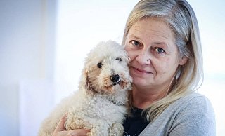 Eine Bielefelderin adoptiert einen Hund aus dem Ausland - und ahnt nicht, wie teuer sie die Rettung zu stehen kommen würde. - Sarah Jonek