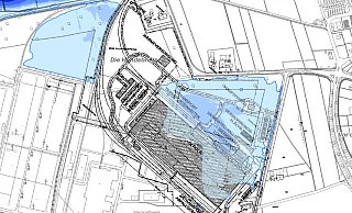 Dirk Wilhelm hat eine Karte der Bezirksregierung Detmold für ein tausendjähriges Hochwasser in Würgassen überarbeitet. Demnach könnte das Wasser in den hellblauen Bereichen einen halben Meter hoch stehen, in den dunkelblauen sogar einen Meter hoch. Das große rechteckige Gebäude in der Mitte stellt das künftige Bereitstellunglager für Atommüll aus dem gesamten Bundesgebiet dar. - Montage: Dirk Wihelm/BI Atomfreies 3-Ländereck
