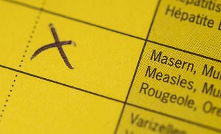 Zum Schutz vor ansteckenden Masern greift nun auch die zweite Stufe der vor zwei Jahren eingeführten Impfpflicht für Schulen und Kitas. Ende Juli endete die Frist zur Vorlage von Impfnachweisen für Kinder und Beschäftigte, die am 1. März 2020 schon in den Einrichtungen waren. - Marius Becker