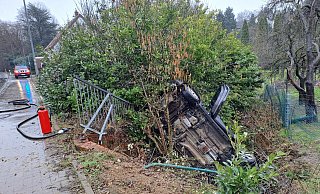Der Pkw eines Ehepaares aus Rödinghausen landete im Graben. - Peter Heidbrink