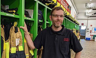Bernd Gante von der Freiwilligen Feuerwehr berichtet über das Erlebte der Hiddenhauser Einsatzkräfte. - David Knapp