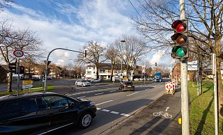 Dieser schmale Radweg entlang der Sennelagerstraße soll demnächst parallel entlastet werden. - Niklas Tüns