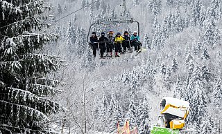 Der Einsatz von Schneekanonen hat den größeren Skigebieten im Sauerland in diesem Winter die Saison gerettet. - Bernd Thissen/dpa