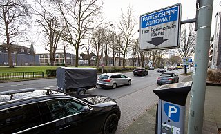 Geht es nach der Paderborner Rathauskoalition, sollen an allen bewirtschafteten städtischen Parkplätzen, wie hier am Paderwall, auch an Sonntagen Parkgebühren erhoben werden. (Archivbild) - Niklas Tüns