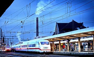 Ein entgleister Zug ist die Ursache für die massive Störung. - Symbolfoto: Sarah Jonek