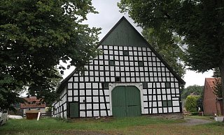 Wegeners Hof zählt zu den bedeutenden historischen Gebäuden im Ortsteil Schnathorst. Mit Fördermitteln soll es zu einem ganzjährig geöffneten Ort der Geschichte sowie Treffpunkt umgebaut werden. - Klaus Frensing