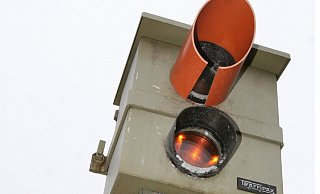 19 stationäre Blitzer, wie hier an der Werther Straße zwischen Enger und Spenge, gibt es im Kreisgebiet. - Neue Westfaelische Zeitung