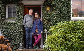 Christine und Ulrich Reisberg werden von neuer Corona-Einreiseverordnung unangenehm überrascht. Sie müssen 14 Tage in Quarantäne, obwohl sie geboostert sind. Ihnen fehlt eine nachvollziehbare Begründung dafür. - Oliver Krato