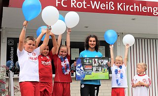 Gelungene Überraschung: Die Jugendkicker von RW Kirchlengern bereiteten Arda Simit einen tollen Abschied. - Florian Finke