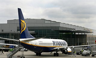 Ryanair (hier ein Foto vom Flughafen in Weeze) startet ab nächstem Jahr auch ab Paderborn. - dpa