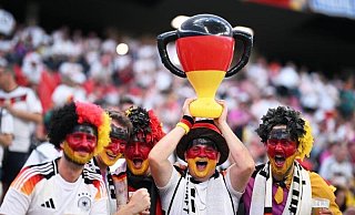 Das Ziel fest vor Augen: Die deutschen Fans träumen vom Titelgewinn bei der Heim-EM. - imago images