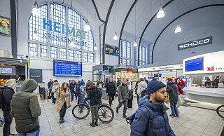 Verlässt du dich auf die Bahn, dann bist du verlassen, stöhnt so mancher Pendler, der auf die Bahn angewiesen ist. - Sarah Jonek