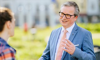 Kurz nach seiner Ankündigung, nicht erneut als Paderborner Bürgermeister kandidieren zu wollen, äußert sich Michael Dreier im Interview mit NW-Lokalchefin Viktoria Bartsch. - Besim Mazhiqi