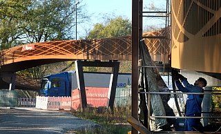 Die neue Brücke über die B 61 wird doch nicht bis Ende dieses Jahres fertiggestellt. - Andreas Frücht