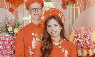 Für die Eltern der Braut waren die traditionellen Hochzeitsfeierlichkeiten die einzige Möglichkeit, an der Vermählung ihrer Tochter teilzuhaben. Rund 200 Gäste teilten diesen besonderen Tag mit der Familie. - Mr. Pha