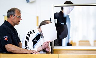 Das Urteil gegen Robert E. - hier im Saal des Landgerichts Hannover - soll voraussichtlich am 14. August gesprochen werden. - Moritz Frankenberg/dpa