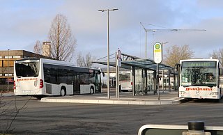Der ÖPNV in Stemwede ist stark auf den Schülerverkehr ausgerichtet. Der ZOB in Wehdem an der Stemweder-Berg-Schule ist ein Knotenpunkt. Hier steigen viele Schülerinnen und Schüler zu, aus oder um. - Sonja Rohlfing