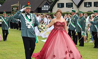 Das Königspaar Dirk und Cornelia Berens schwebte am Sonntagnachmittag auf einer Woge der Sympathie. - Regina Brucksch