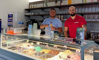 Mit der Eisdiele „Eisperle“ haben sich die Cousins Leutrim (l.) und Edison Gerguri einen Traum erfüllt. - Dana Stoll